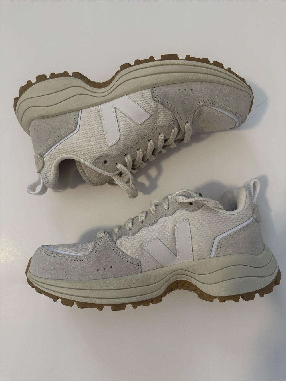 veja venturi ii hexamesh gravel white sneakers